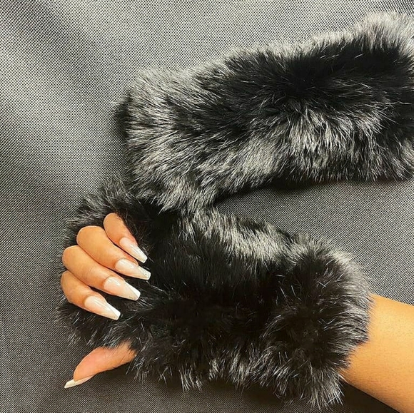 Natural Fox Fur Fingerless Gloves - Picture 4 of 7